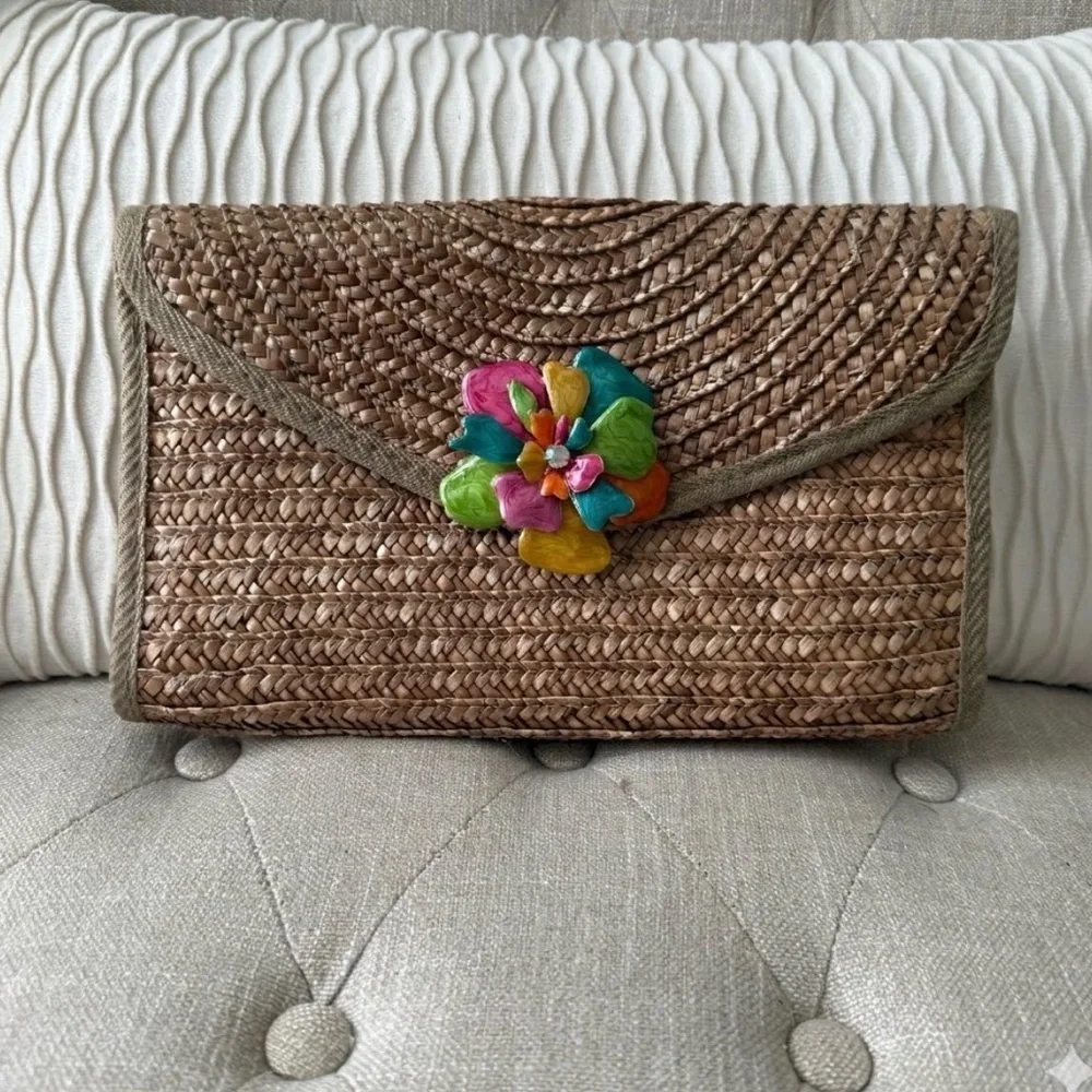 Boho-Chic Woven Straw Clutch with Vibrant Enamel Flower